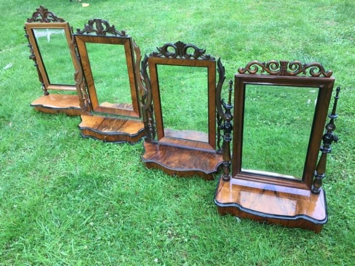 Zweedse oude spiegels met lade